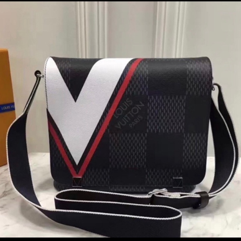 Louis Vuitton Messenger Bag